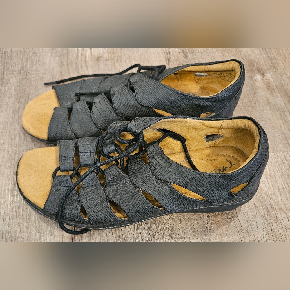 Natural soul Beatrice Gladiator sandals size 6.5
